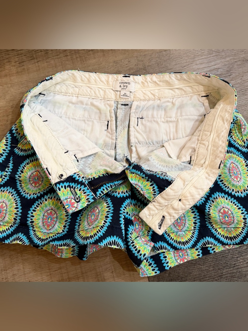 crown & ivy Geometric Starburst Shorts Size 2P - Picture 10 of 12
